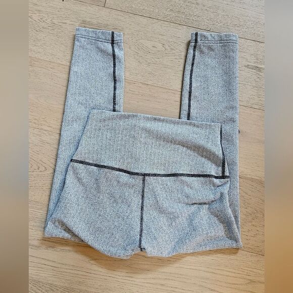 Lululemon Athletica Gray Leggings with Black Trim - Picture 3 of 4